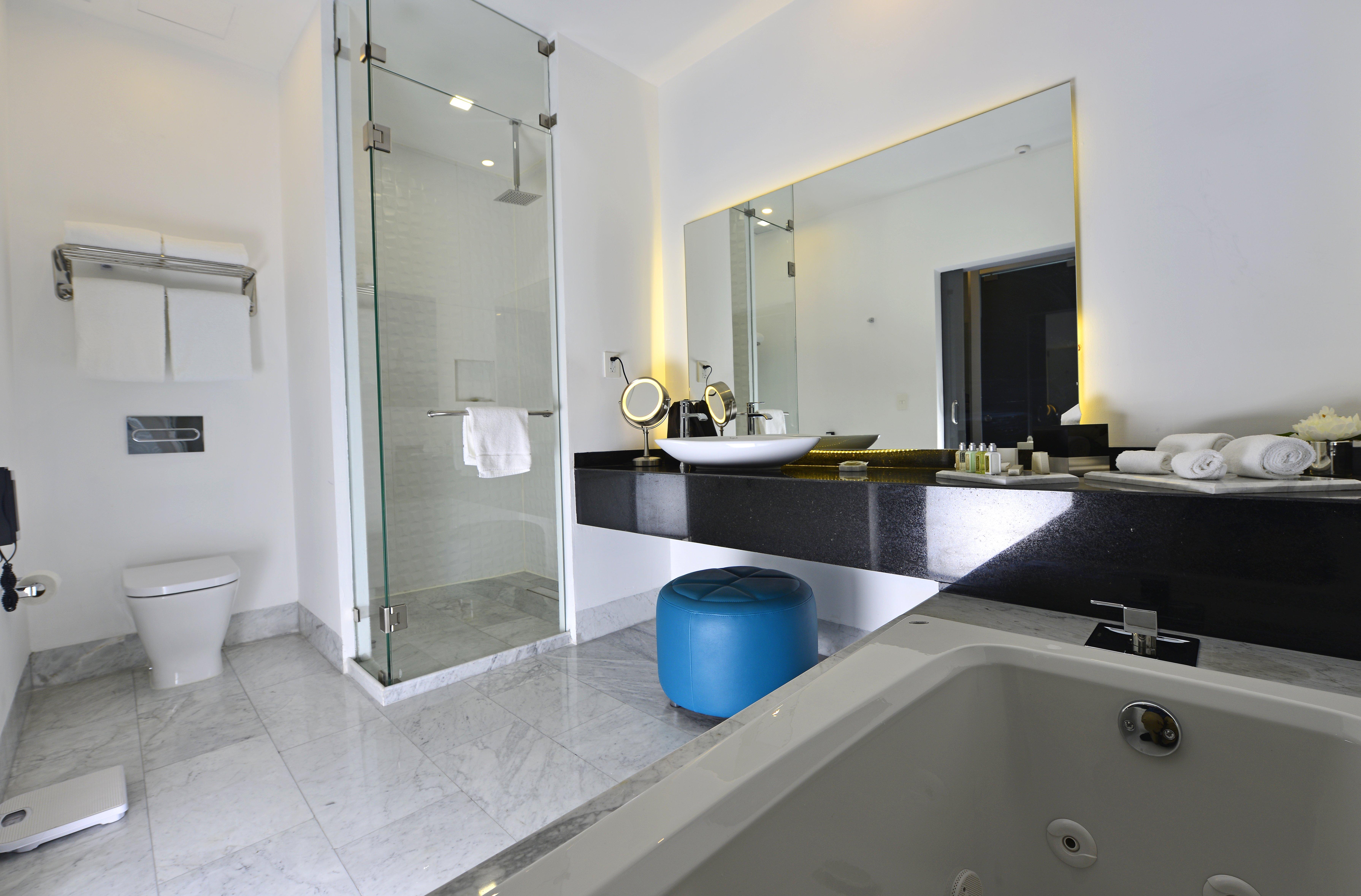 Baruk Guadalajara Hotel De Autor Exteriör bild A modern bathroom