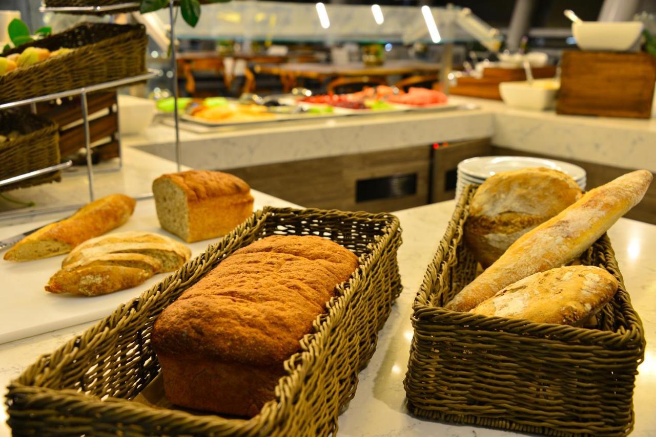 Baruk Guadalajara Hotel De Autor Exteriör bild Bread at a buffet